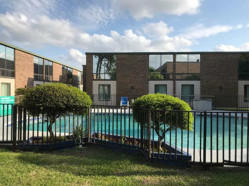 Red Lion Hotel Houston Intercontinental Airport Exterior photo